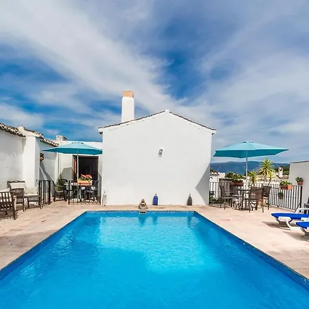 Casa Mundo - 16th Century Traditional White With Pool Holiday home
