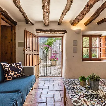 Casa Mundo - 16th Century Traditional White With Pool Holiday home