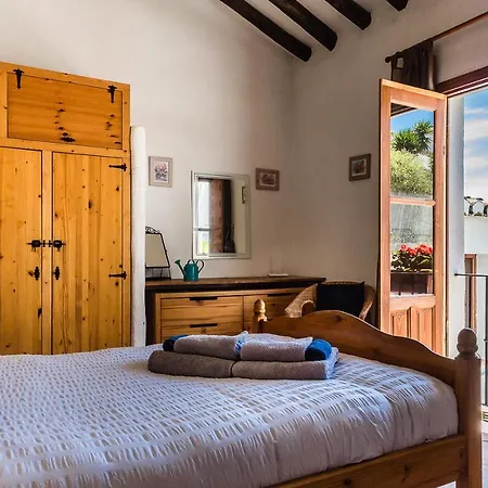 Casa Mundo - 16th Century Traditional White With Pool Holiday home Pinos del Valle