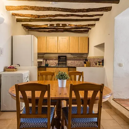 Casa Mundo - 16th Century Traditional White With Pool Holiday home