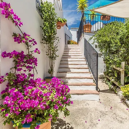 Casa Mundo - 16th Century Traditional White With Pool *